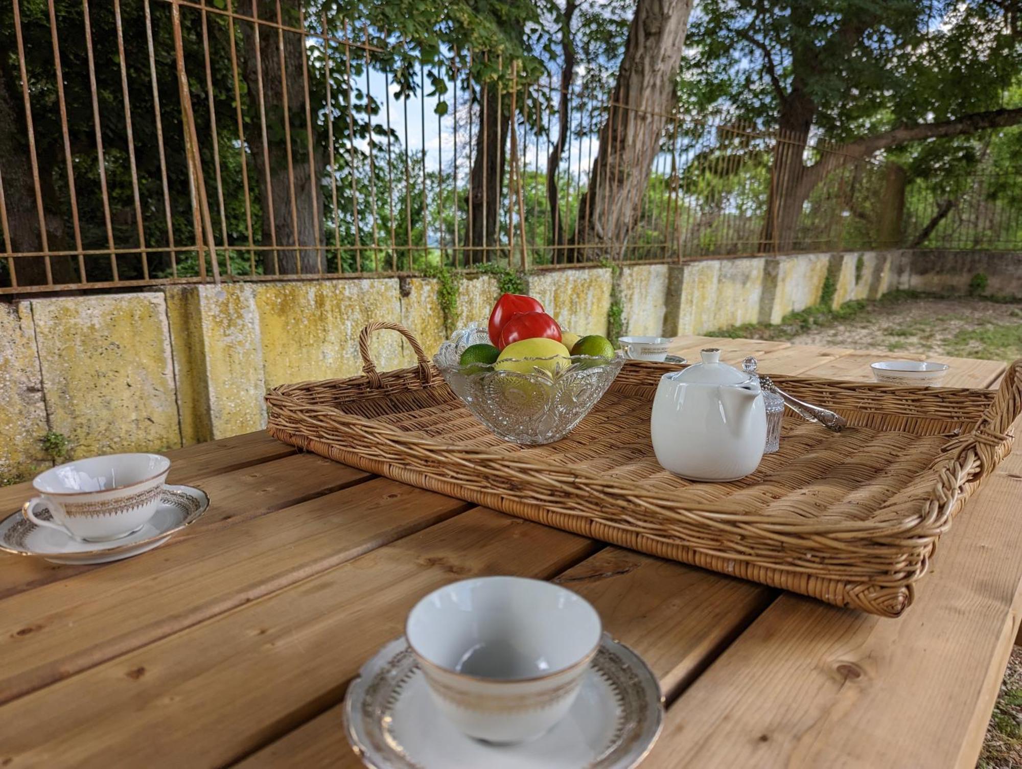 Bed and Breakfast Domaine Du Faure Chadurie Exterior foto