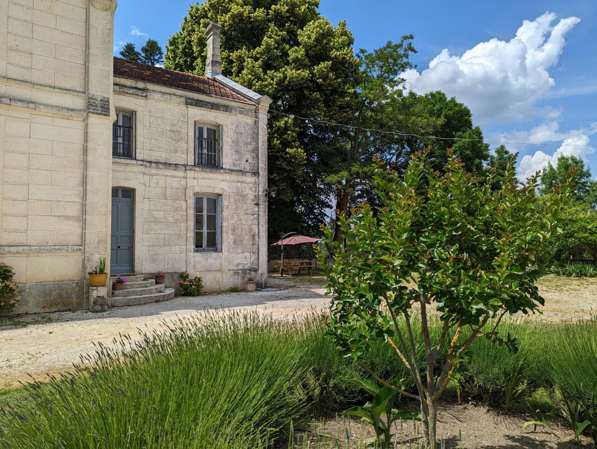 Bed and Breakfast Domaine Du Faure Chadurie Exterior foto