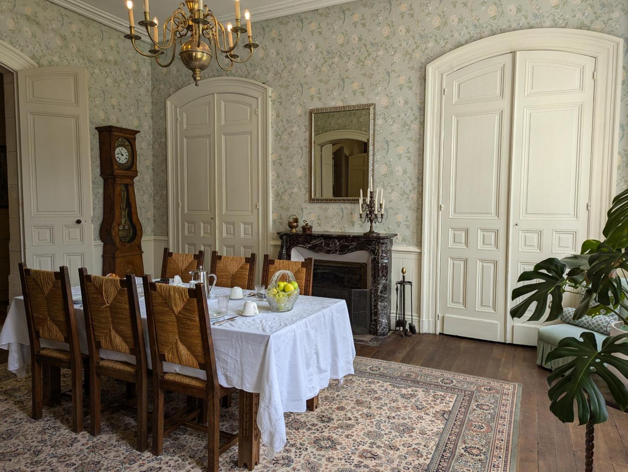 Bed and Breakfast Domaine Du Faure Chadurie Exterior foto