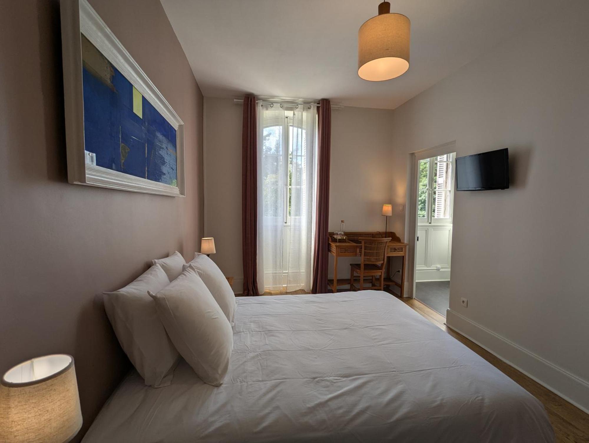 Bed and Breakfast Domaine Du Faure Chadurie Habitación foto